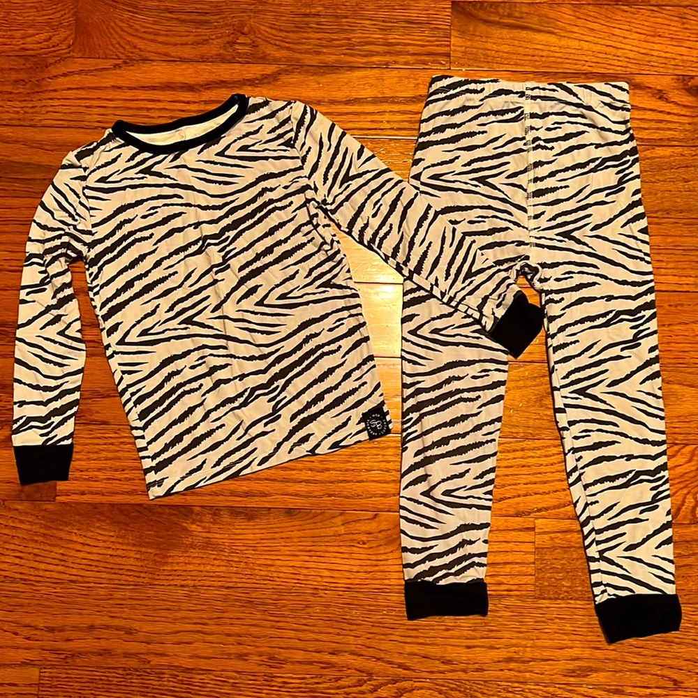 Sweet Bamboo pajamas size 6 girls